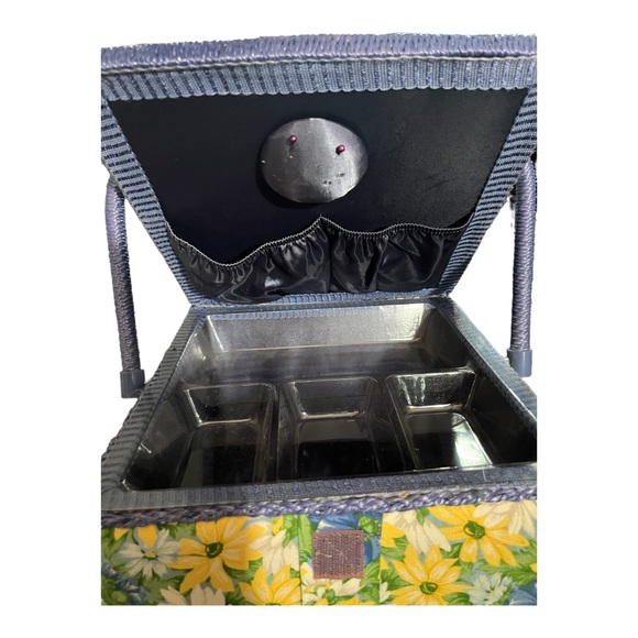 Vintage Printed Sewing Basket Floral Design - Picture 4 of 6